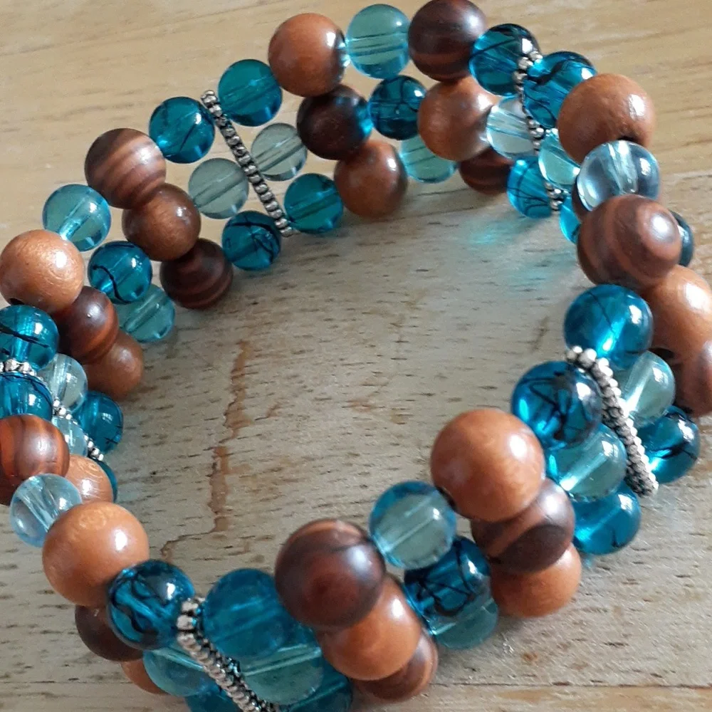 NWOT Triple Strand Beaded Bracelet Y111